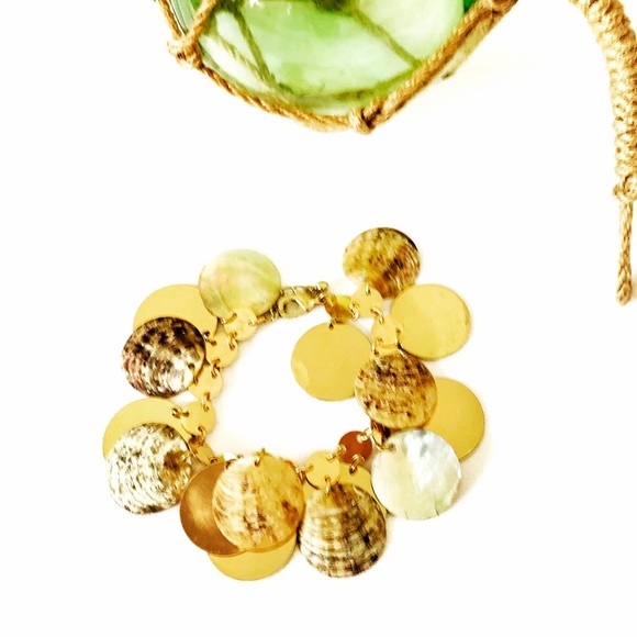 Shell and medallion bracelet - Picture 3 of 6